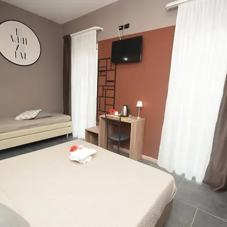 Crisvan מלון דירות 3*