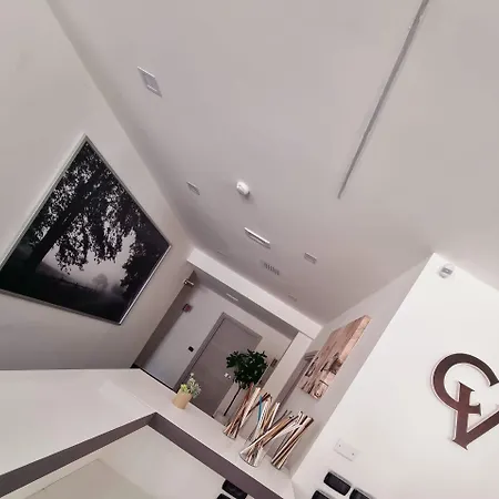 Crisvan מלון דירות 3*