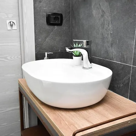 Hotel Apartments Crisvan 3*