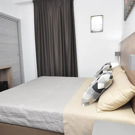 Hotel Apartments Crisvan Lägenhetshotell 3*