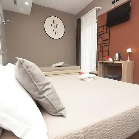 Lägenhetshotell Hotel Apartments Crisvan 3*