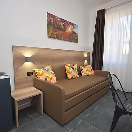 Apart-hotel Crisvan 3*
